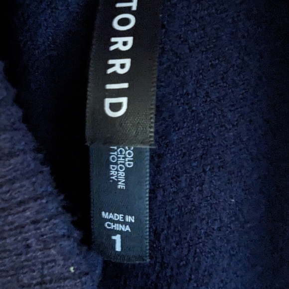 Torrid Sweater-Knit Legging – Fair Isle Skull Blue/Black & White, plus size 1x - Picture 6 of 9